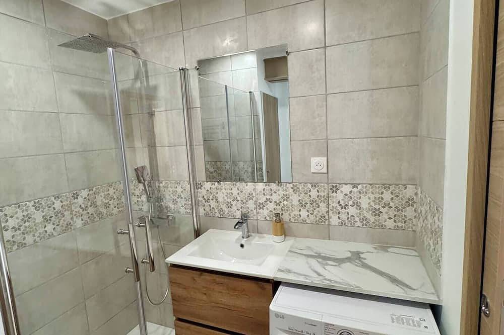 Apartamento entero, Les 4 Sources / Apartment with a view, terrace, air conditioning, and private parking in Villelaure, Parque natural regional del Luberon