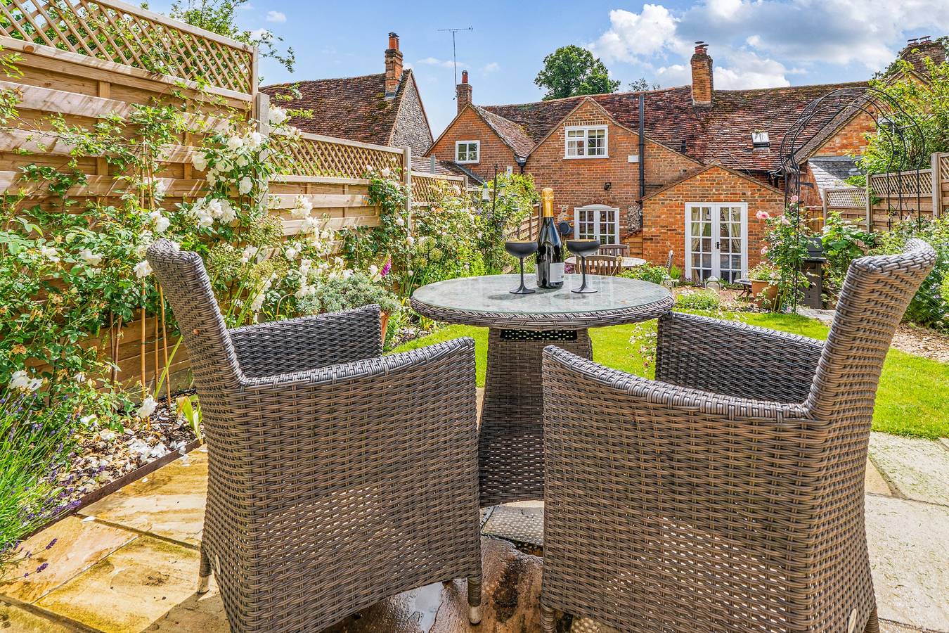 Cottage Sleeps 4 with Enclosed Garden in Turville, Chiltern Hills