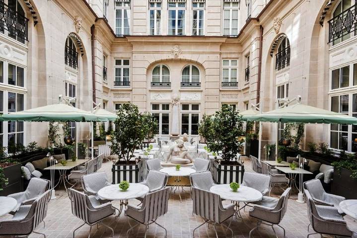 Hôtel pour 5 personnes, avec vue et sauna ainsi que jardin et piscine