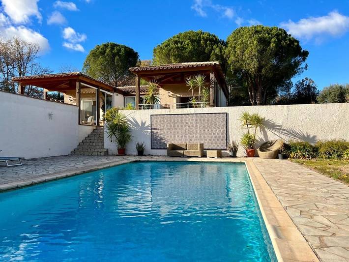Maison d’hôte pour 2 personnes, avec piscine ainsi que vue et jardin