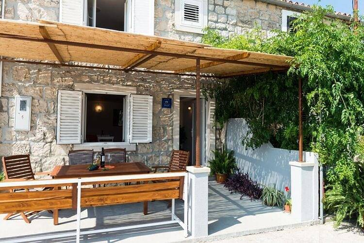 Holiday Home Anima Maris- Duplex Two Bedroom Holiday Home with Terrace and Sea View in Ston, Dubrovnik-Neretva