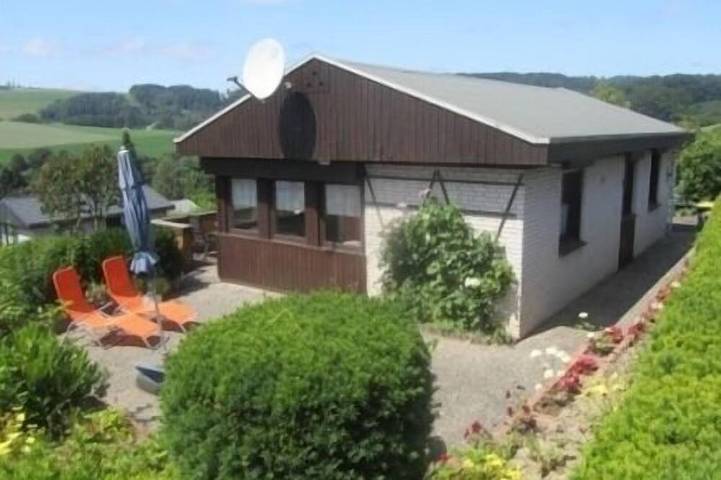 Ferienhaus für 5 Personen, mit Pool und Balkon sowie Garten im Sauerland