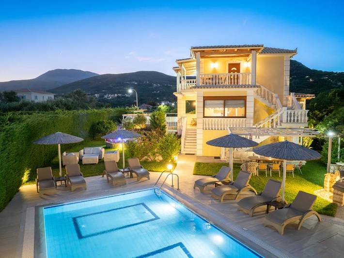 Διαμερίσματα διακοπών για 5 άτομα, με Μπαλκόνι και Ταράτσα καθώς και Κήπο και Πισίνα στη Σκάλα