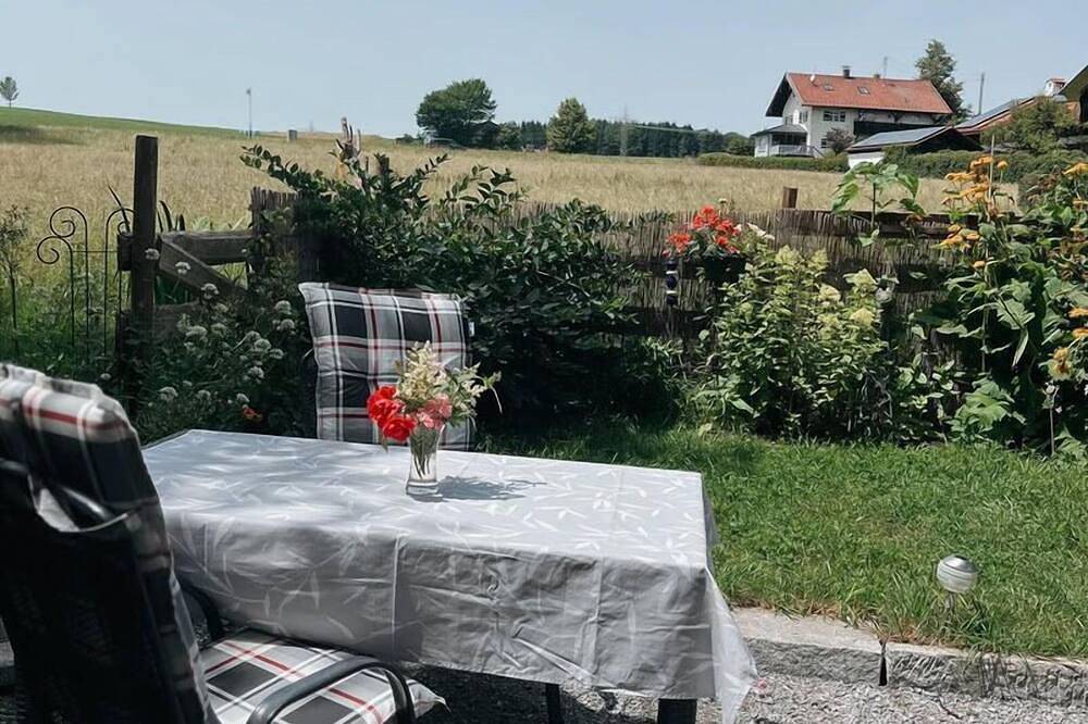 Ganze Wohnung, Ferienwohnung 29 qm für 2 Personen in Krottenmühl, Söchtenau
