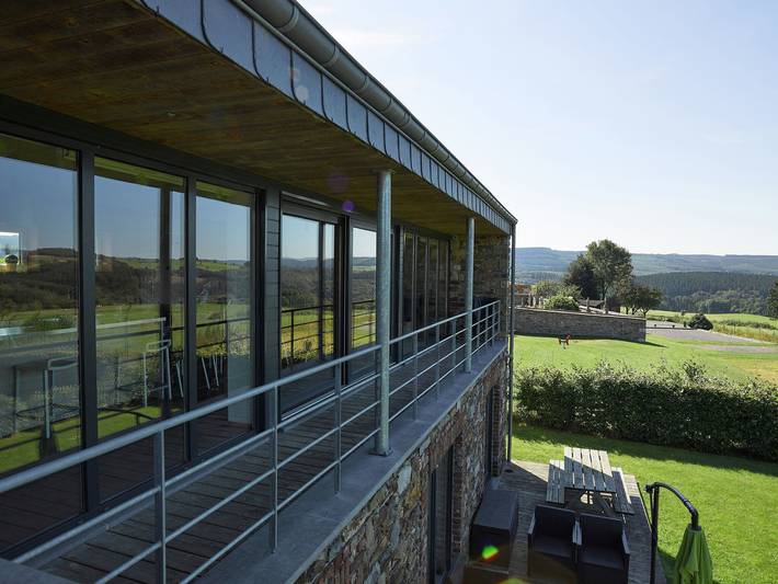 Vakantiehuis voor 9 personen, with Whirlpool and Terras as well as Tuin and Sauna in Stoumont