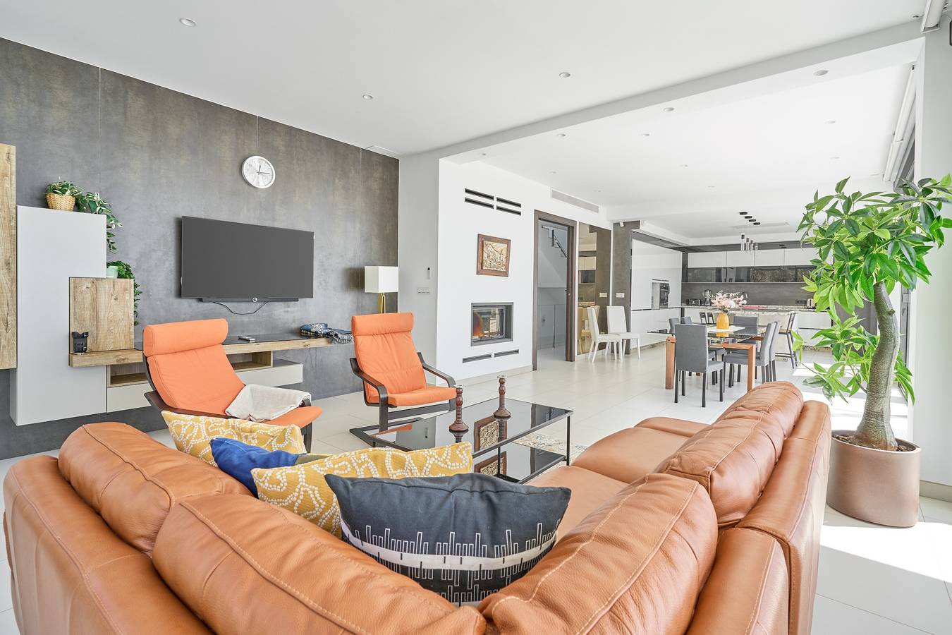 Villa 'Palacio Nazari' with Private Pool, Wi-Fi and Air Conditioning in Málaga (Este), Malaga