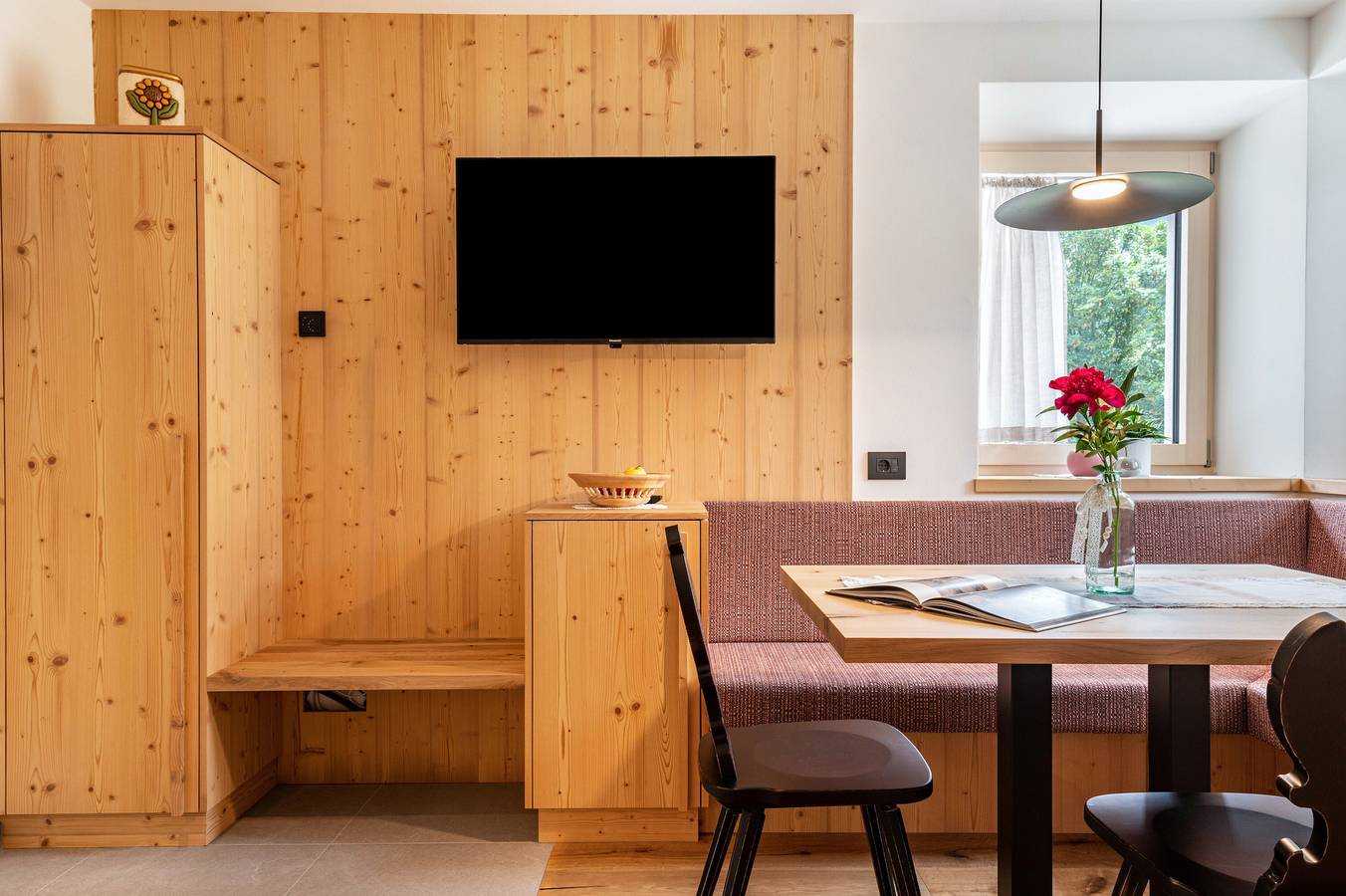 Ganze Wohnung, Ferienwohnung 'Villa Anna Apartment Geisler' mit Bergblick, privater Terrasse und Wlan in St. Peter (Bozen), Villnöß