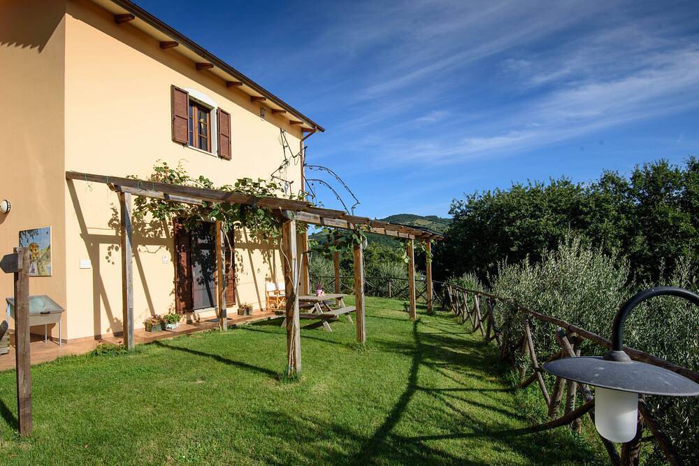 Geheel appartement, La Vecchia Dimora apt - Agriturismo la Coccinella in Valfabbrica, Provincie Perugia