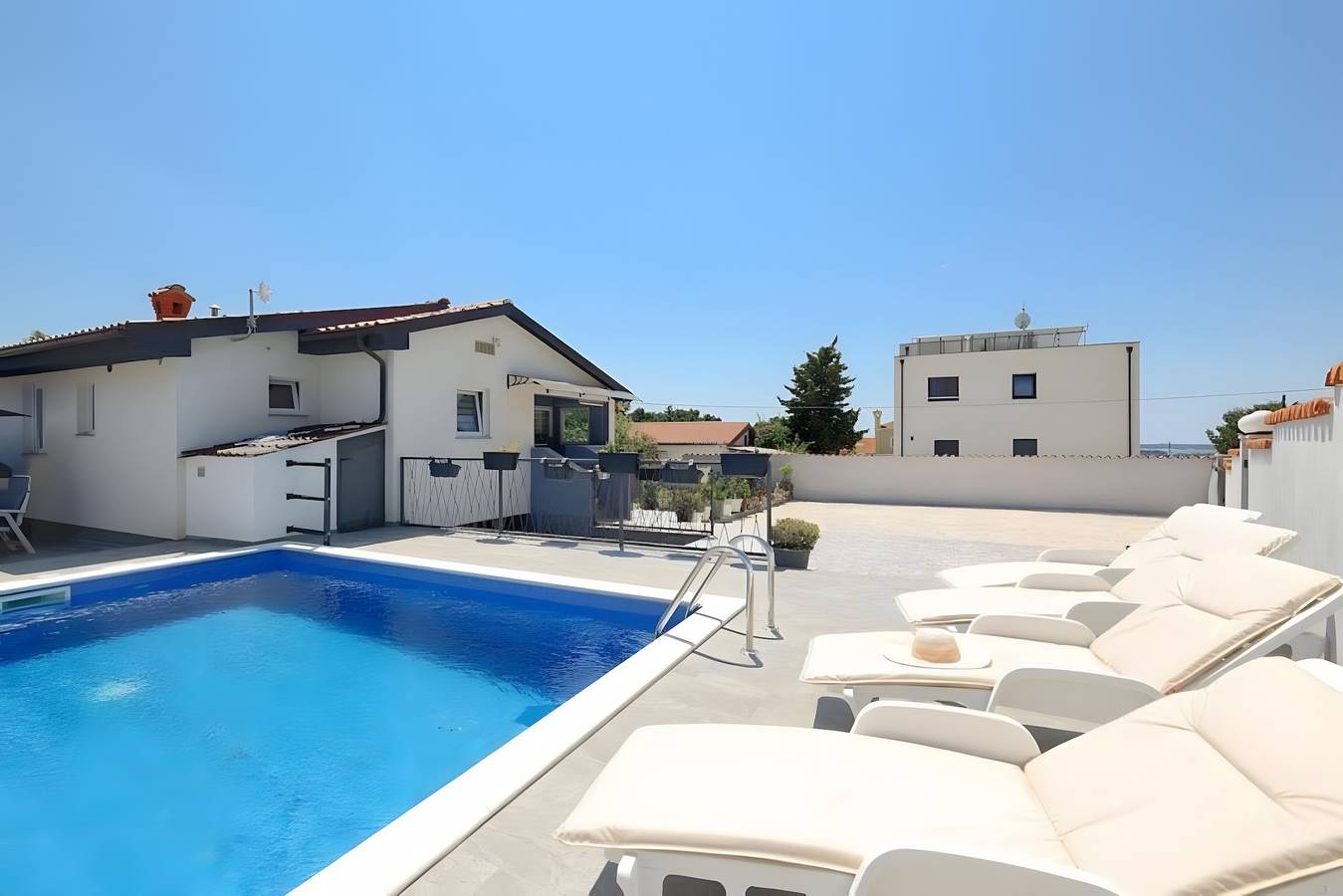 Villa 'Kuća Za Odmor Marinella' met zeezicht, Wi-Fi en airconditioning in Medulin City, Medulin
