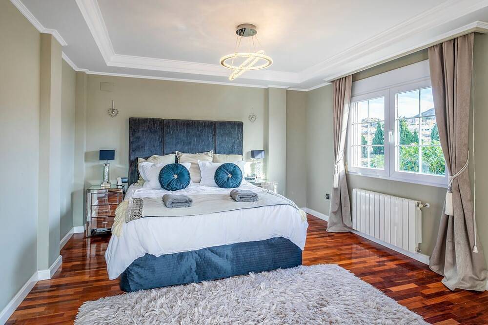 Boutique Alicante - Cinco Habitaciones Villa, Capacidad 11 in Busot, Costa Blanca