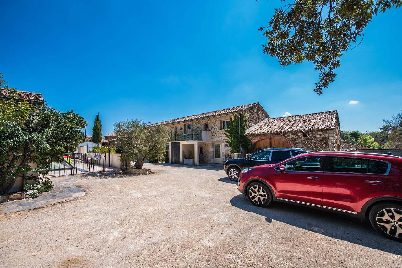 Appartement entier, Gîte avec jacuzzi privatif dans un mas provençal in Allègre-les-Fumades, Région d'Alès
