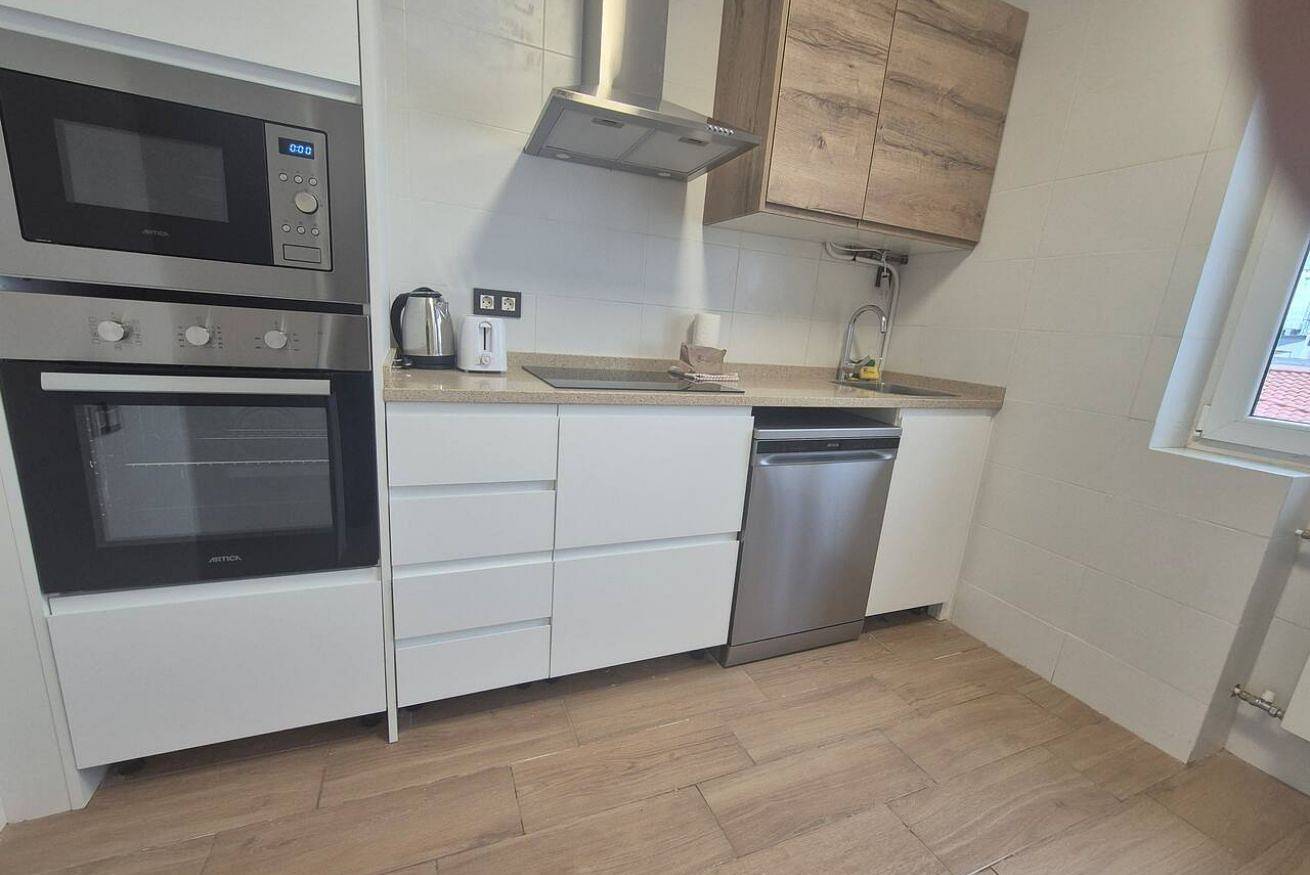 Appartamento intero, Chic Apartment w/ Full Kitchen & Wi-Fi Near Attractions in Oviedo, Montagne Cantabriche
