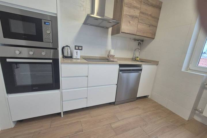 Apartamento entero, Chic Apartment con Cocina Completa y Wi-Fi Cerca de Atracciones in Oviedo, Cordillera Cantábrica