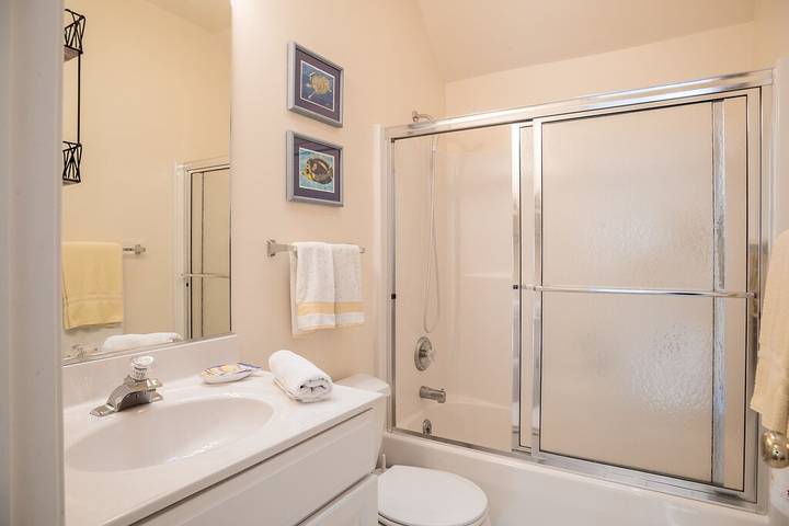 Vacation rental for 10 people, with pool and yard in Lewes