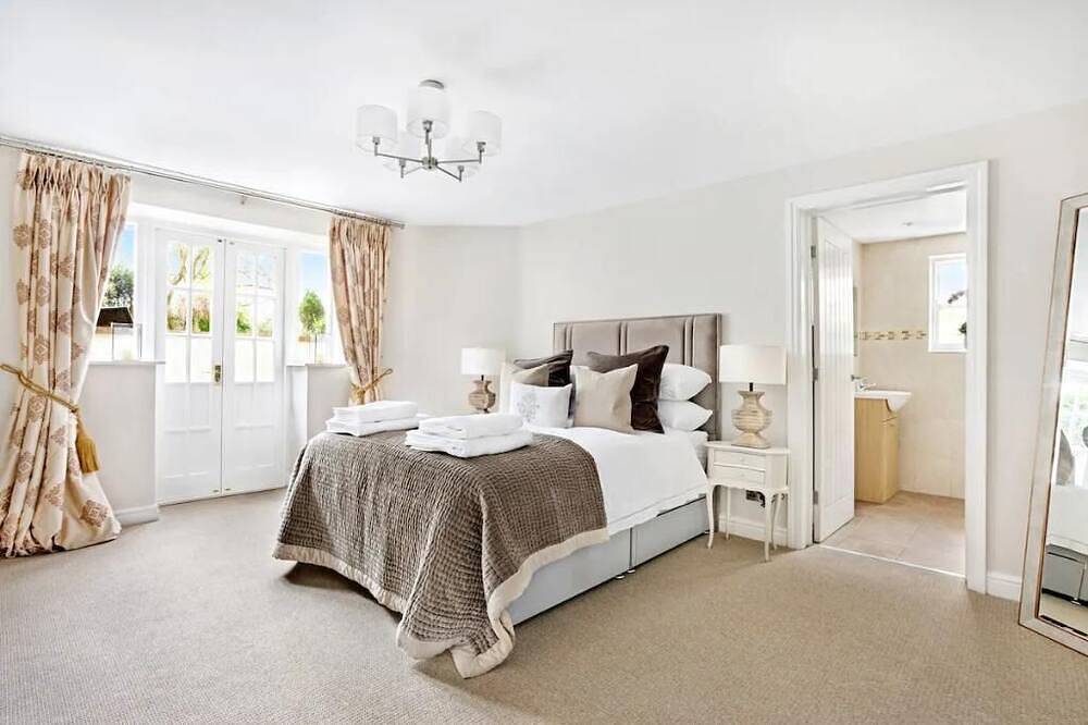 Entire spacious apartment - central Harrogate in Nidderdale AONB