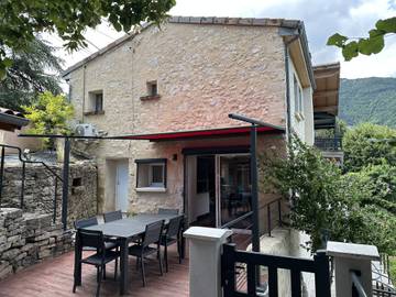Gîte pour 4 personnes, avec jardin dans Espenel