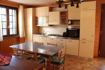 Gîte pour 4 personnes, avec terrasse et vue à Merone