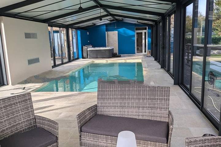 Location de vacances pour 6 personnes, avec piscine et sauna ainsi que jardin et jacuzzi, animaux acceptés dans le Calvados