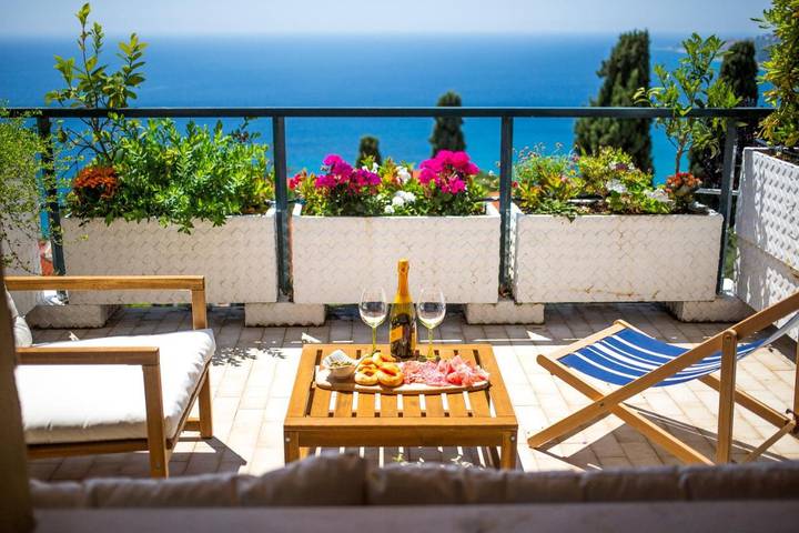 Ferienwohnung für 4 Personen, mit Terrasse und Ausblick sowie Pool - 1