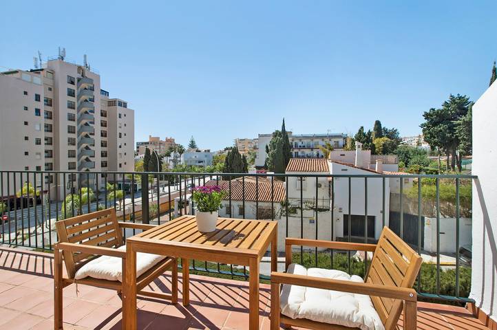 Appartement entier, Appartement 'Joya' avec piscine partagée, Wi-Fi et climatisation in Montemar Torremolinos, Torremolinos