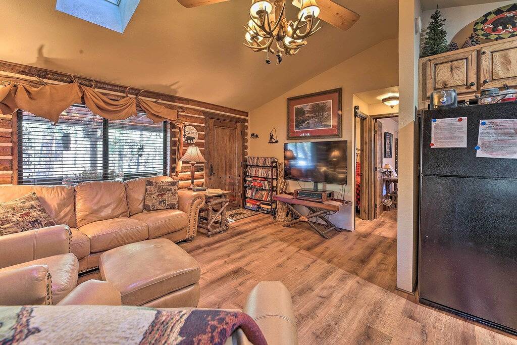 Family & Dog Friendly: Rustic Lakeside Cabin in Navajo County