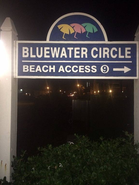 Vacation rental for 12 people, with balcony and hot tub as well as yard, with pets in Texas Gulf Coast