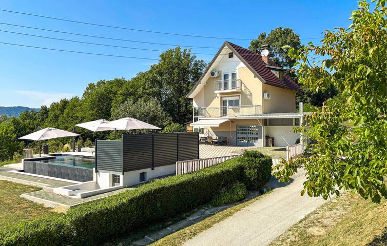 Ferienhaus für 8 Personen, mit Sauna und Garten sowie Pool und Terrasse - 1