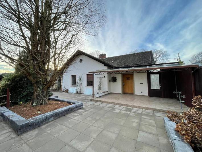 Ferienwohnung für 8 Personen, mit Terrasse und Garten sowie Sauna und Ausblick in Holzminden