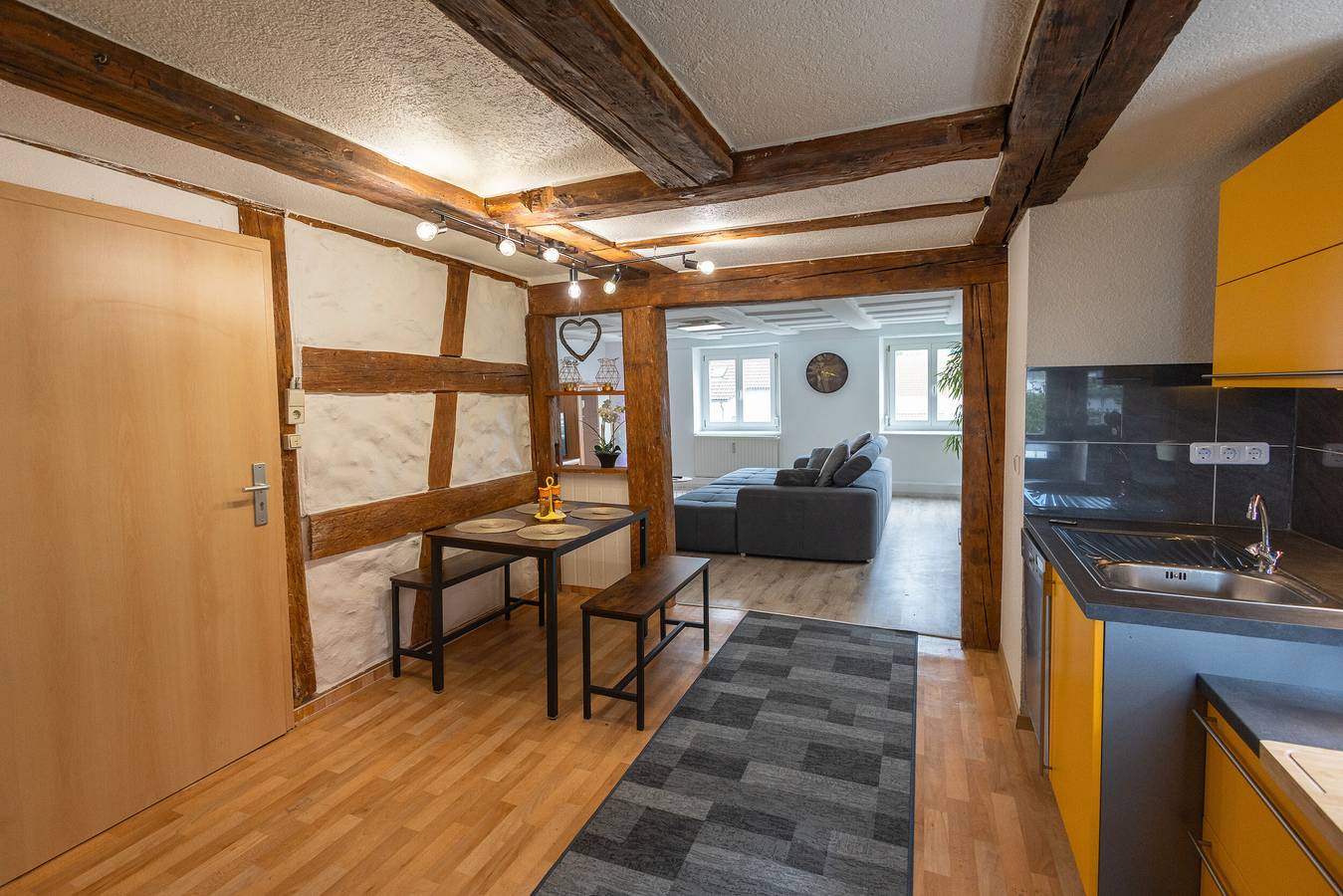 Ganze Wohnung, Apartment 'Alexandra' mit gemeinsamer Terrasse, Gemeinschaftsgarten und Wlan in Aldingen, Landkreis Tuttlingen