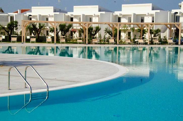 Appartamento per 6 persone, con Balcone e Terrazza nonché Giardino e Piscina a Bernalda