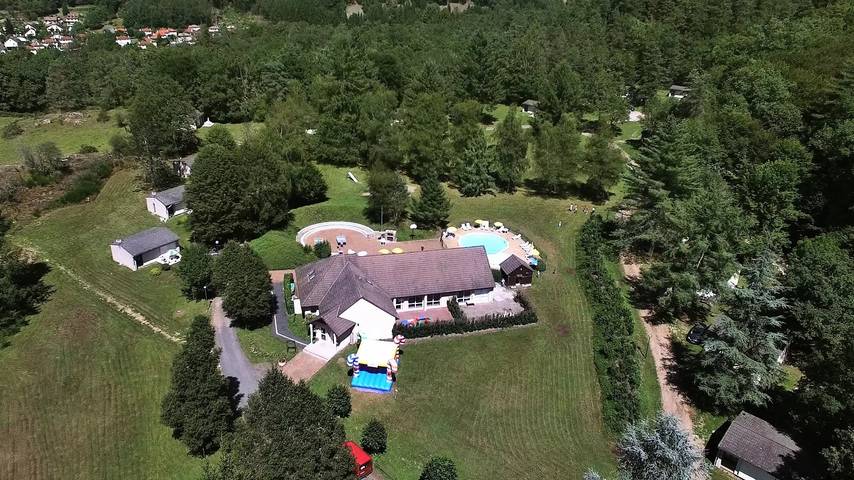 Gîte pour 6 personnes, avec terrasse et piscine, animaux acceptés à Champs-sur-Tarentaine-Marchal - 2