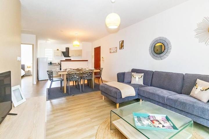 Gîte pour 4 personnes, avec balcon dans Plage des Roches Noires - 3