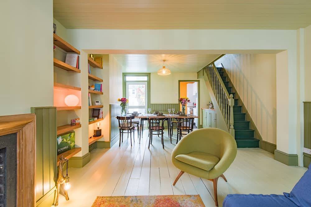 Peacock & Pebble Cottage, Whitstable in Whitstable, Kent