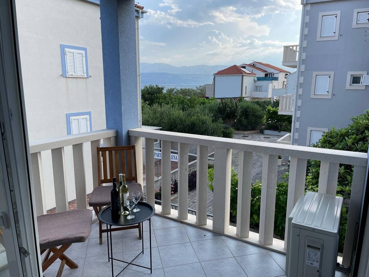 Ganze Wohnung, 2-Zimmer-Ferienwohnung am Strand Mirca, Brac A-24865-a in Mirca, Supetar