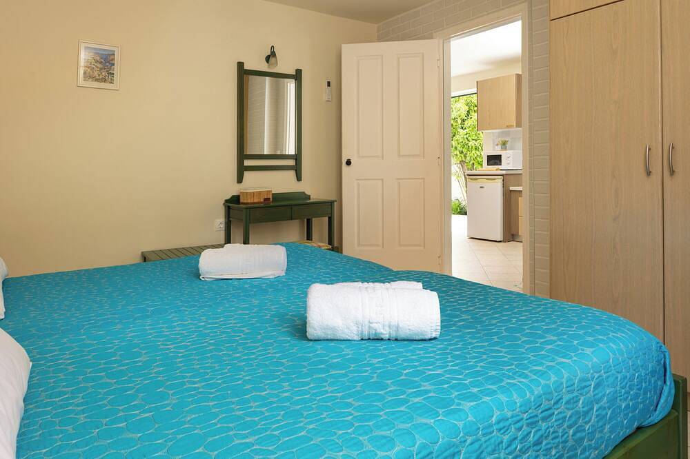 Hel lägenhet, Cosy 2 Bedroom Apartment Near Crystal Water Sandy Beach in Almyrida, Vámos