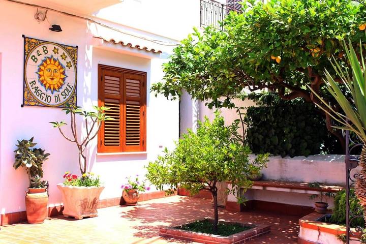 Location de vacances pour 3 personnes, avec balcon ainsi que vue et jardin dans Macari - 2