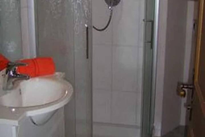 Ganze Wohnung, Haus Guenther,Ferienwohnung für Familien, Paare oder Singels. in Tuxer Alpen, Aschau im Zillertal
