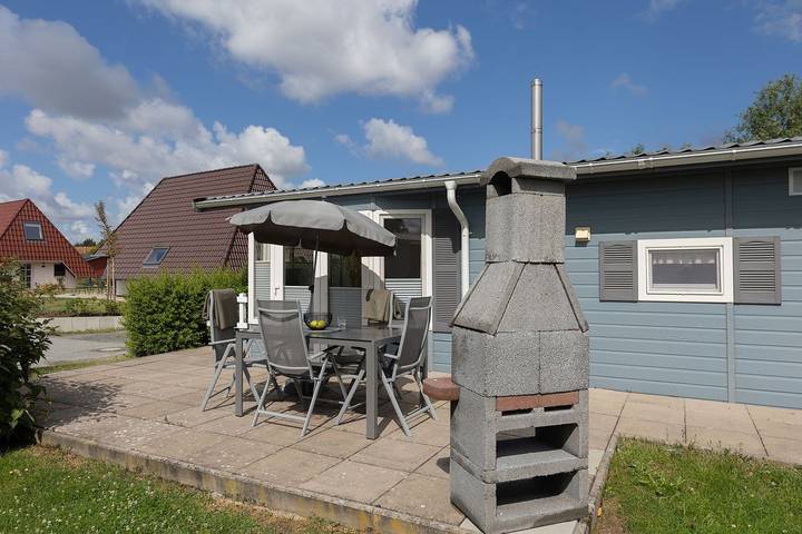 Ferienhaus für 4 Personen, mit Terrasse und Garten sowie Pool in Dorum-Neufeld