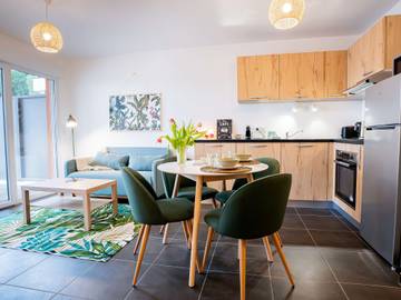 Gîte pour 2 personnes, avec terrasse et piscine, animaux acceptés dans Thermes des Hespérides