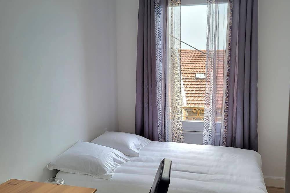 Grande suite avec accès salle de séjour, terrasse, jardin – Thiers centre, gare in Thiers, Région de Thiers