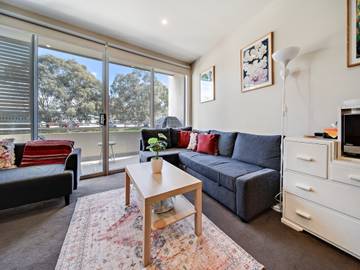 Vacation Rental for 4 Guests in Woden, Canberra, Picture 4