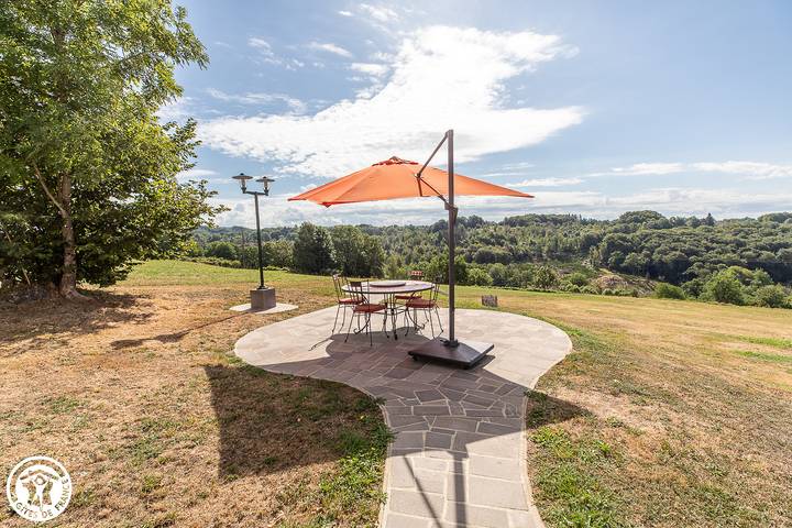 Gîte pour 6 personnes, avec Terrasse ainsi que Jardin et Vue