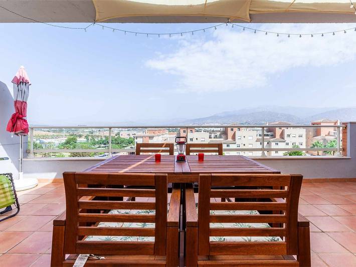 Ferienwohnung für 3 Personen, mit Terrasse und Garten sowie Pool in Torre del Mar
