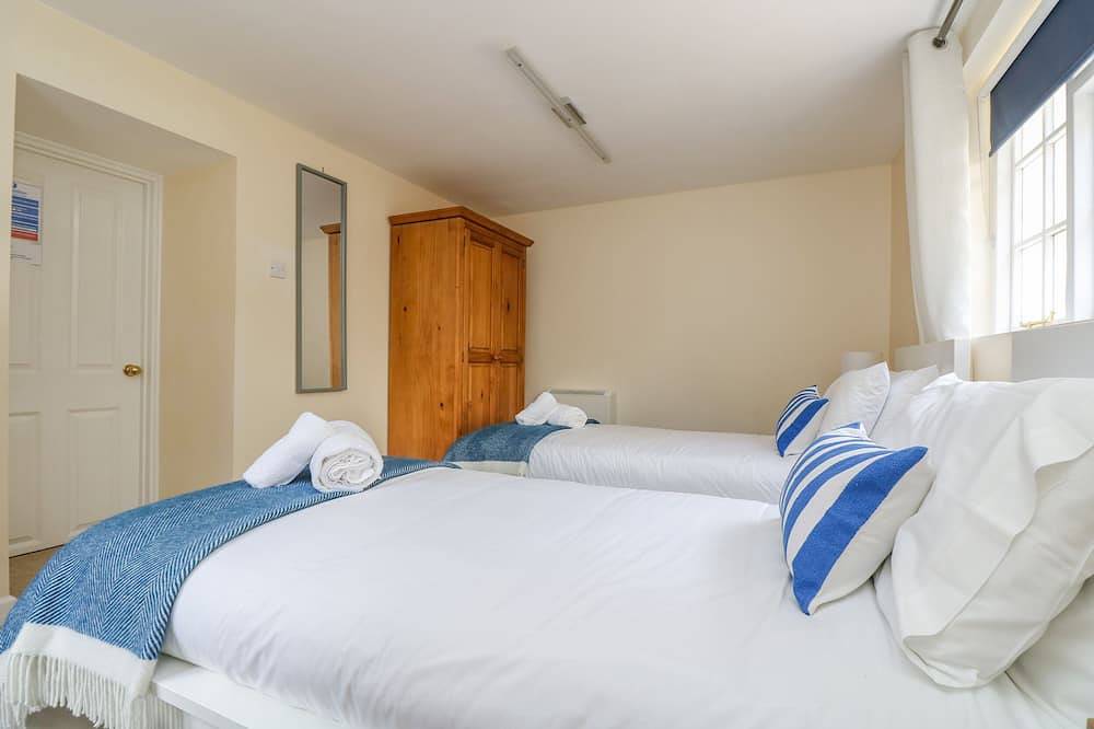 9 Copes Gardens, pet friendly, with open fire in Truro in Truro, Cornualles