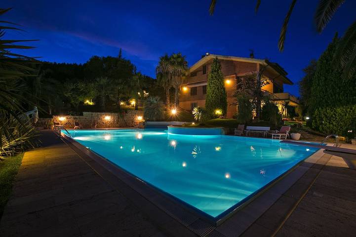 Chalet para 14 personas, con jardín además de jacuzzi y sauna - 1