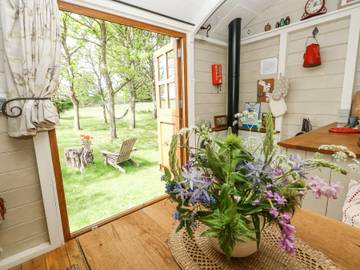 Hut for 2 People in Purbeck Heritage Coast, South West England, Photo 4