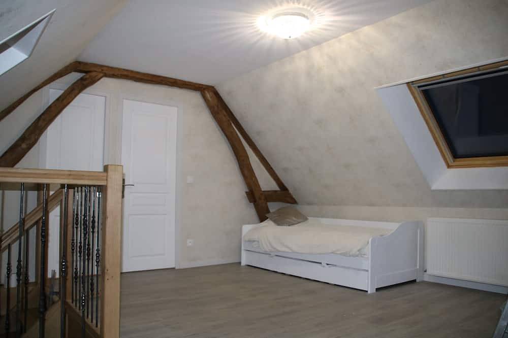 Maison entierement rénovée à la campagne dans village touristique in Saint-Evroult-Notre-Dame-du-Bois, Région d'Argentan