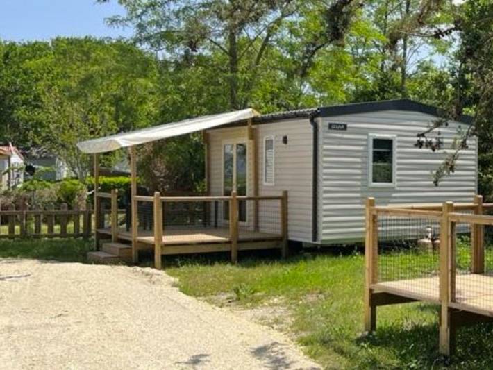 Wohnwagen für 4 Personen, mit Terrasse und Pool in Grayan-et-l'Hôpital