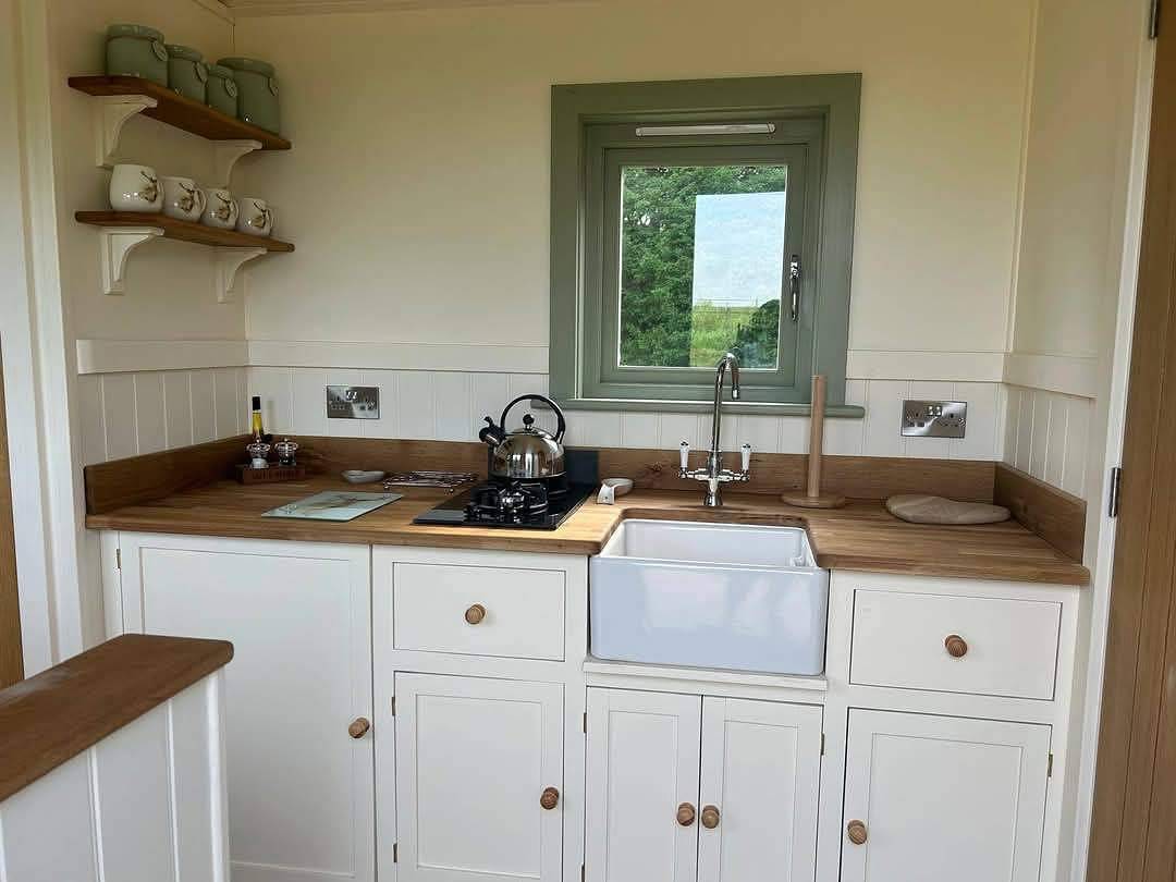 Luxury Shepherds Hut  set in a countryside setting in Curdridge, South Downs