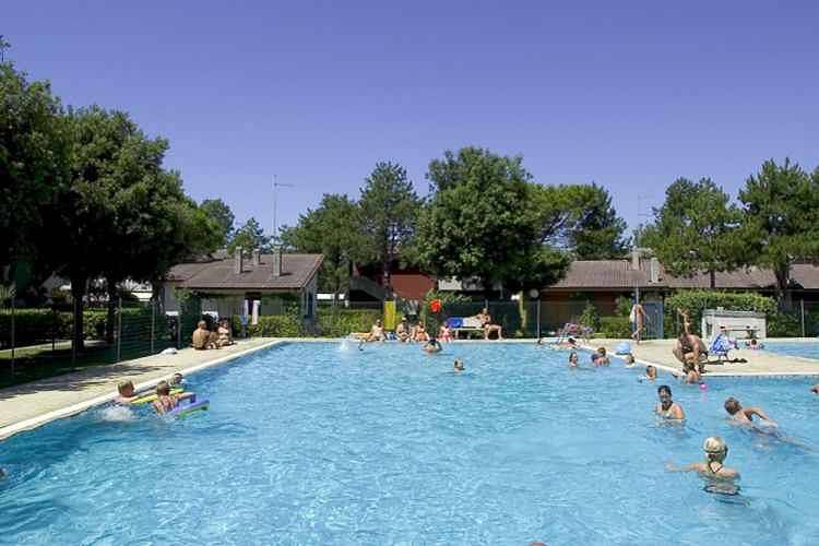 Entire holiday apartment, Holiday apartment mit Klimaanlage und Balkon  in Bibione, Venice Province
